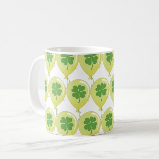 黄金のバルーン4枚の葉のクローバー コーヒーマグカップ (正面左)