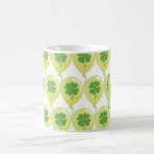 黄金のバルーン4枚の葉のクローバー コーヒーマグカップ (中央)