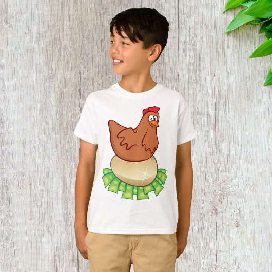 黄金の卵を抱えている鶏 Tシャツ