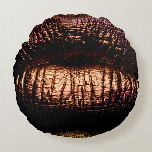 黄金の唇が閉じる。金ゴールド金属リップ。美しいマック ラウンドクッション (正面)