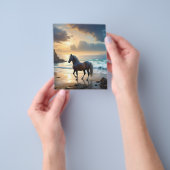 黄金の恵み:夕日の海岸のパロミノの馬 チラシ (手)