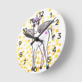 黄金の星のアクセントを持つ魔法の翼のユニコーン ラウンド壁時計 (傾斜)