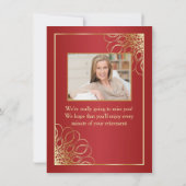 黄金の渦巻き暗い赤の退職パーティー写真 招待状 (裏面)