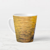 黄金の湖の黄金の目 カフェラテマグ (左アングル)