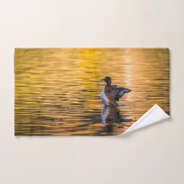 黄金の湖の黄金の目 ハンドタオル