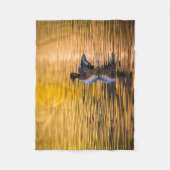 黄金の湖の黄金の目 フリースブランケット (正面)