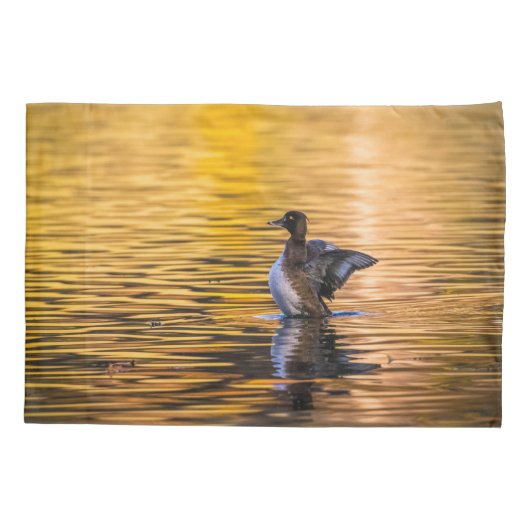 黄金の湖の黄金の目 枕カバー (裏面)