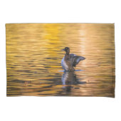 黄金の湖の黄金の目 枕カバー (正面)