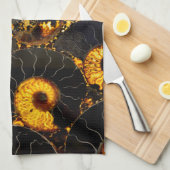 黄金の琥珀の黒ノーチラスのシェルパターン、化石 キッチンタオル (四つ折り)