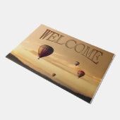 黄金の空の熱気球へようこそ ドアマット (アングル)