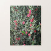 黄金の葉の葉付きピンクの花の写真自然 ジグソーパズル (縦)