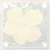 「黄金の輝き：木の上に黄色のハイビスカスの花 ガラスコースター (裏面)