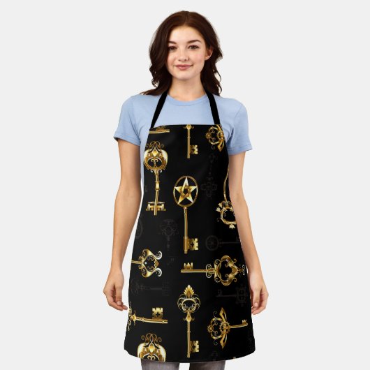 黄金の鍵でシームレスなパターン エプロン (着用した状態)