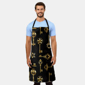黄金の鍵でシームレスなパターン エプロン (着用した状態)