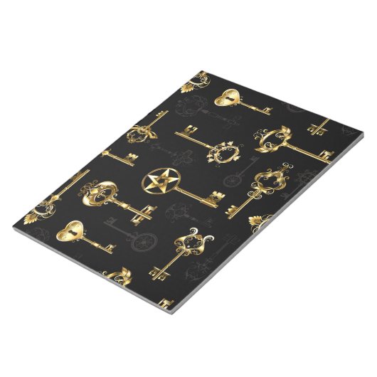 黄金の鍵でシームレスなパターン ノートパッド (アングル)