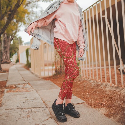 黄金の鎖を持つ華やかな赤いレギンス レギンス