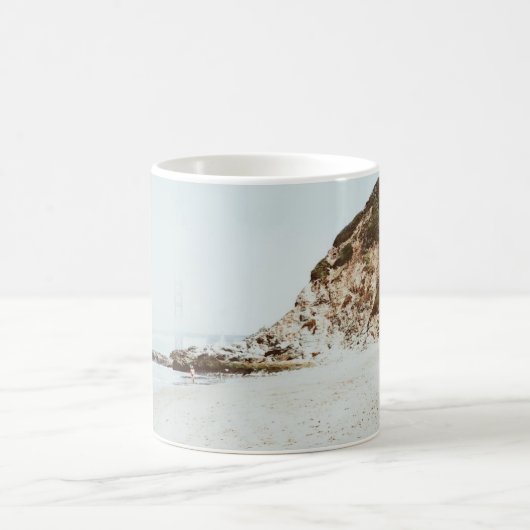 黄金の門を垣間見る コーヒーマグカップ (中央)