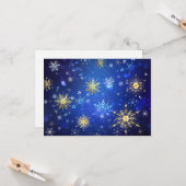 黄金の雪の結晶が付いた青いクリスマスの背景 カード (正面/裏面インサイチュ)