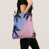 黄金時の低角度写真ココナツの木  トートバッグ (クローズアップ)