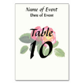 黄金色の中心を持つ赤いバラ テーブルナンバー (正面)