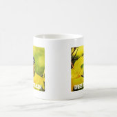 黄金色の秋の黄色いトンプト コーヒーマグカップ (中央)