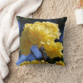 黄金色の花のかわいらしバラ写真 クッション (ブランケット)