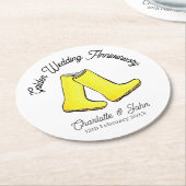 黄金50周年記念結婚黄色のウェルリーブーツ ラウンドペーパーコースター (アングル)