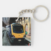 黄青の列車はヨーク駅 キーホルダー (裏面)