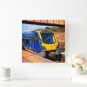 黄青の列車 スクエア壁時計 (ホーム)