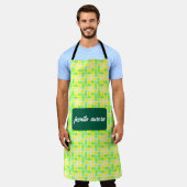黄鮮やか色と緑の幾何学的クロスパターン エプロン (着用した状態)