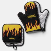 黄、赤、黒の炎パーソナライズされた 鍋つかみ&鍋敷きセット (正面/裏面)