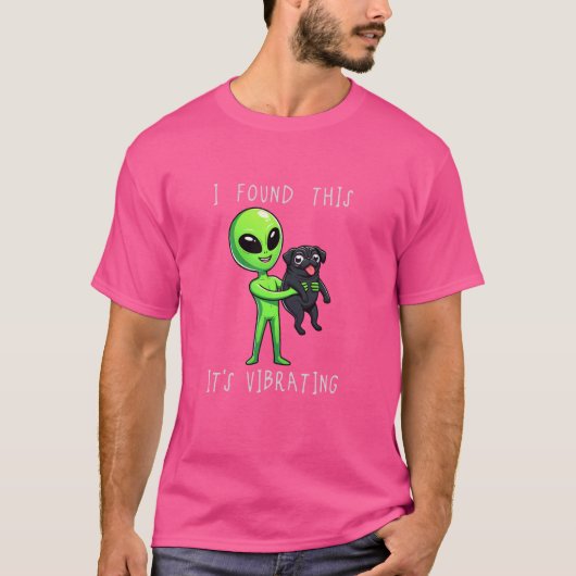 黒いおもしろいパグエイリアン私はこれを振動している1 Tシャツ (正面)