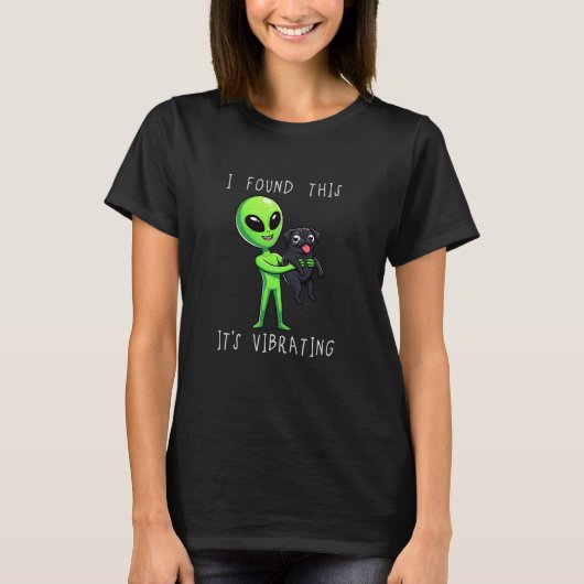 黒いおもしろいパグエイリアン私はこれを振動している1 Tシャツ (正面)