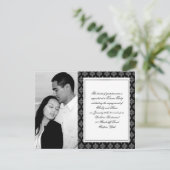 黒いおよび灰色のダイヤモンドのダマスク織の結婚式の婚約 招待状 (スタンド正面)