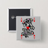 黒いおよび赤の幸運なカード 缶バッジ (正面&裏面)