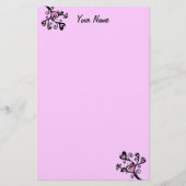 黒いかわいらしスクロールされた枝のドット上のピンクのハート 便箋 (正面)