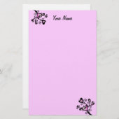 黒いかわいらしスクロールされた枝のドット上のピンクのハート 便箋 (正面/裏面)