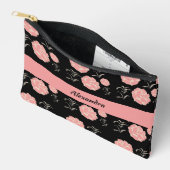 黒いかわいらし葉を持つ大きなピンクのバラ アクセサリーポーチ (見開き)