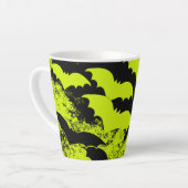 黒いこうもりが黄色のフライト カフェラテマグ (左アングル)