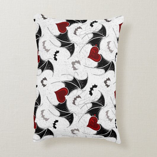 黒いこうもり翼を持つハロウィーンハート アクセントクッション (裏面(縦))