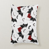 黒いこうもり翼を持つハロウィーンハート アクセントクッション (正面(垂直))