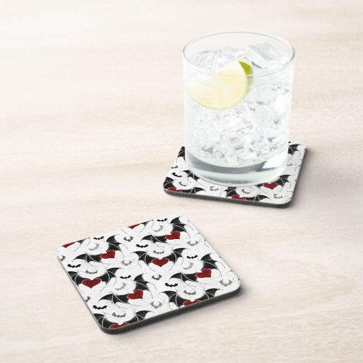 黒いこうもり翼を持つハロウィーンハート コースター (右側)