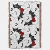 黒いこうもり翼を持つハロウィーンハート スローブランケット (正面縦)