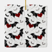 黒いこうもり翼を持つハロウィーンハート セラミックオーナメント (裏面)