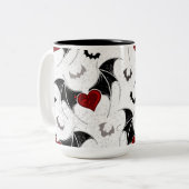 黒いこうもり翼を持つハロウィーンハート ツートーンマグカップ (正面左)