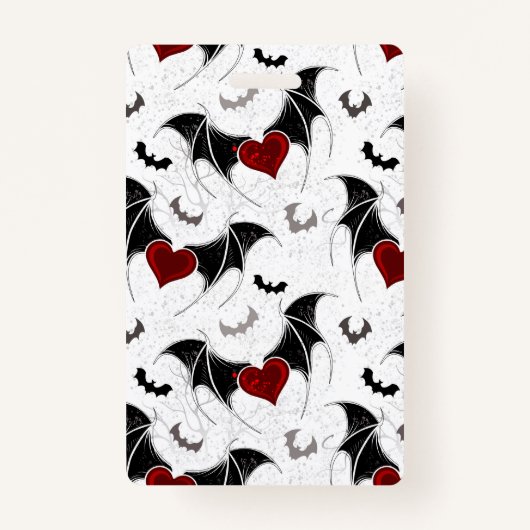 黒いこうもり翼を持つハロウィーンハート バッジ (正面)