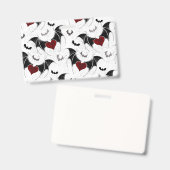 黒いこうもり翼を持つハロウィーンハート バッジ (正面＆裏面)