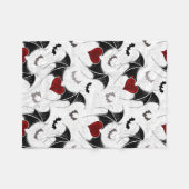 黒いこうもり翼を持つハロウィーンハート フリースブランケット (正面(横))