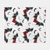 黒いこうもり翼を持つハロウィーンハート フリースブランケット (正面(横))