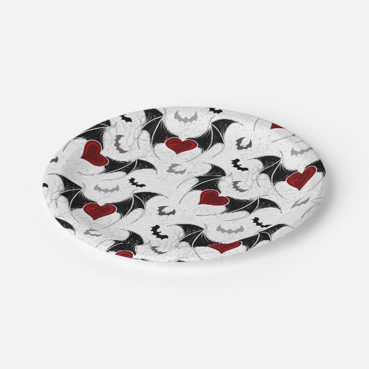 黒いこうもり翼を持つハロウィーンハート ペーパープレート (アングル)